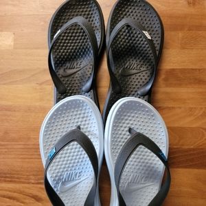 2 pairs Nike Flip flops kids large/Y5
